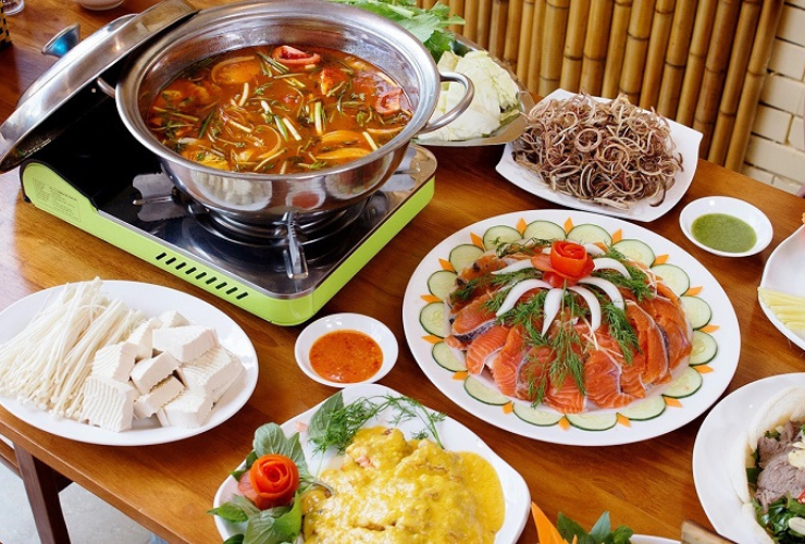 Một nồi lẩu cá hồi Sapa trong thời tiết se se lạnh đúng là một bữa tối chuẩn bài