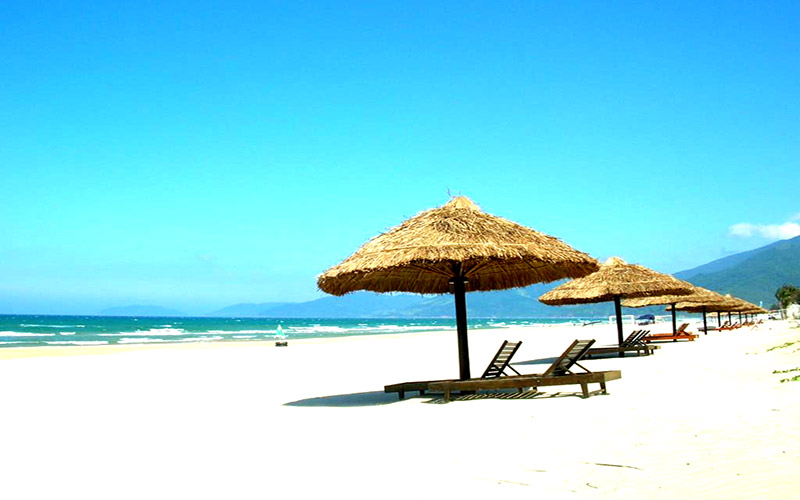 Cô Tô - Bãi Biển Hồng Vàn với bãi cát trắng trải dài