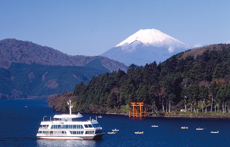 Trải nghiệm du thuyền ngắm cảnh trên hồ Ashi - Nhật Bản