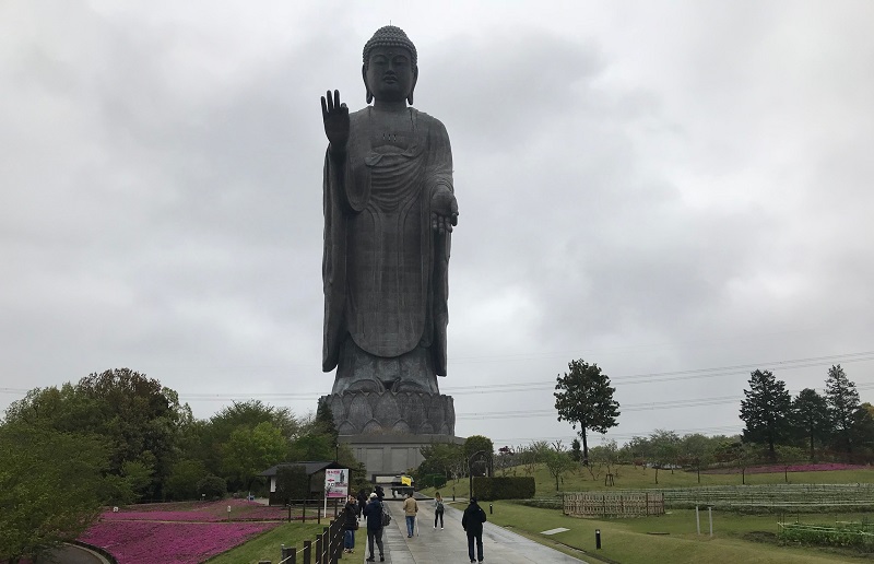 Tượng phật khổng lồ Ushiku Daibutsu ở Nhật Bản