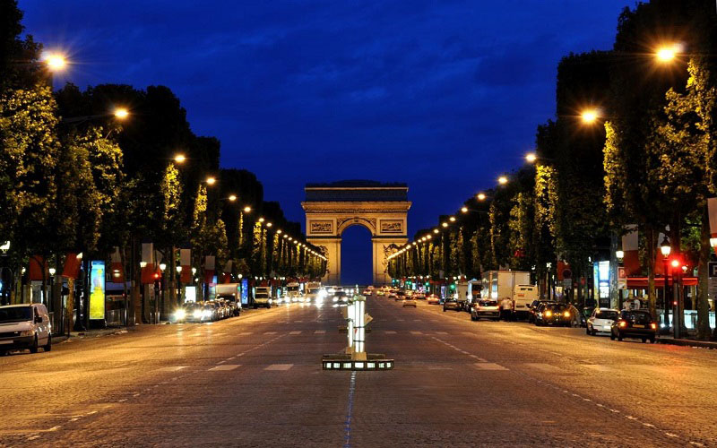 Đại lộ Thiên Đàng Champs Elysees - Nơi tập trung nhiều cửa hàng sang trọng nhất Paris