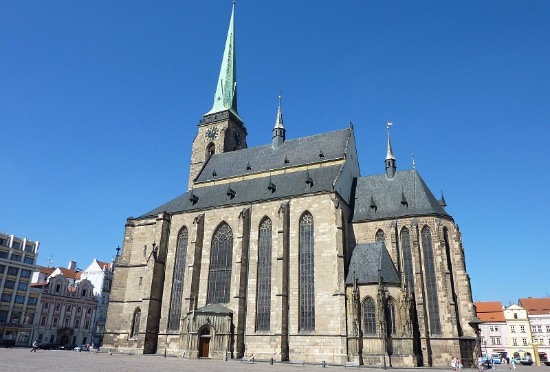 Nhà thờ lớn Dom - Một công trình kiến trúc độc đáo thu hút khách du lịch khắp nơi trên thế giới