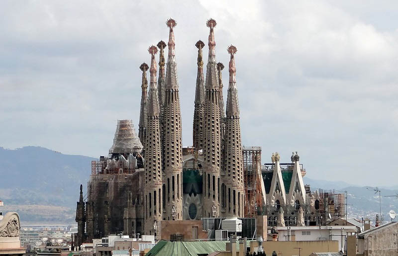 Nhà thờ Sagrada Familia - Nhà thờ nổi tiếng nhất ở Barcelona