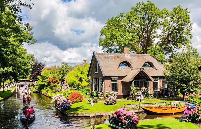 Tham quan làng Giethoorn - Một trong những ngôi làng có vẻ đẹp thanh bình nhất Hà Lan