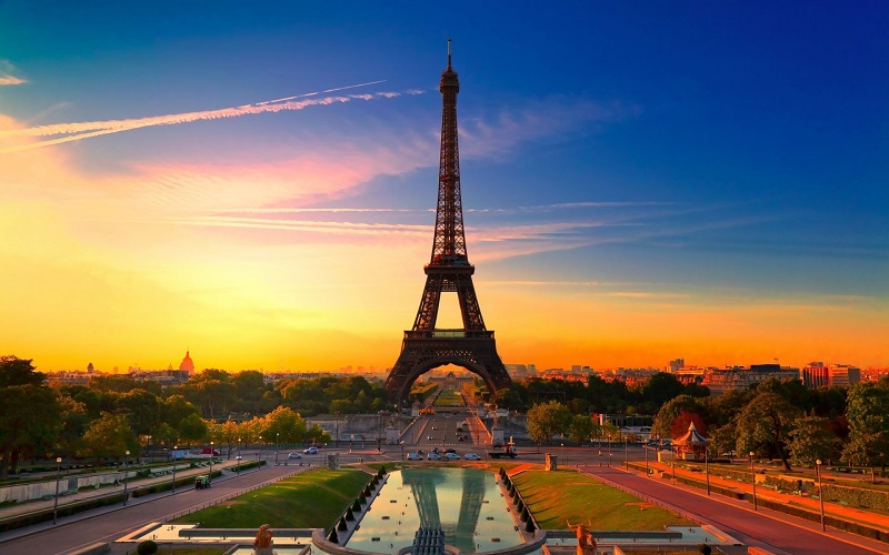 Tháp Efiffel - Công trình kiến trúc biểu tượng của đất nước Pháp xinh đẹp