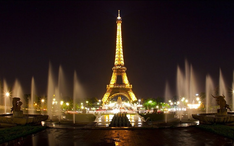 Tháp Eiffels - Biểu tượng của đất nước Pháp xinh đẹp