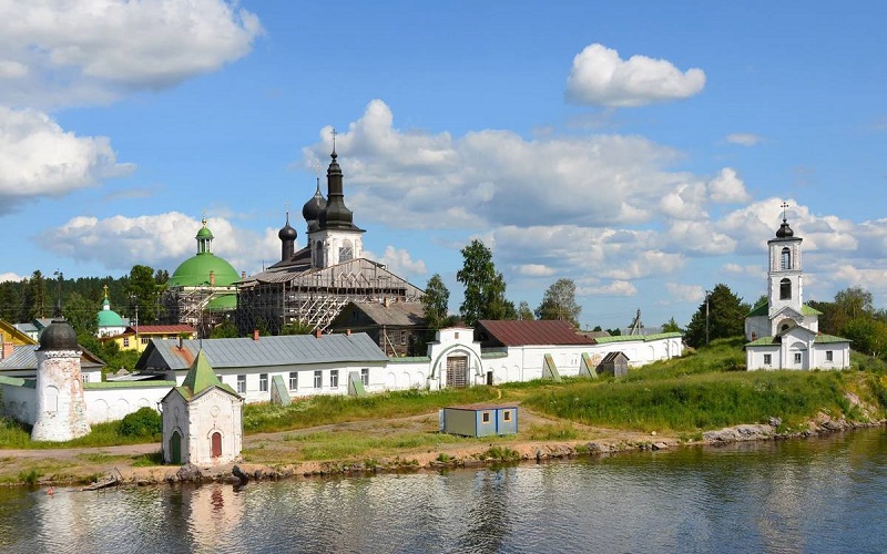 Tu viện thánh Cyril - Tu viện xinh đẹp nằm cạnh hồ White Lake