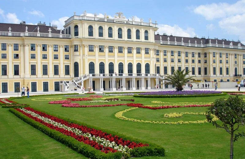 Cung điện Schoenburnn - Một công trình kiến trúc tiêu biểu của lối kiến trúc Baroque