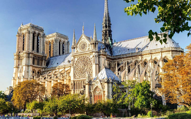 Nhà Thờ Đức Bà Paris - Nhà thờ thánh nổi tiếng nhất thế giới