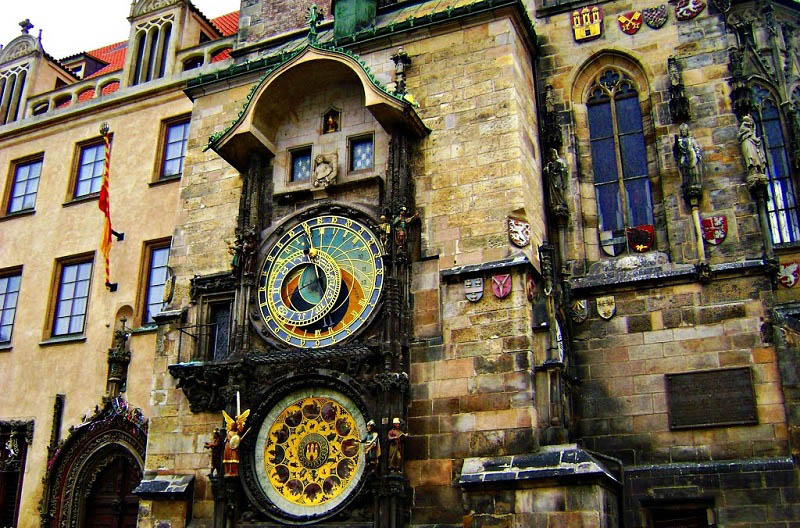 Tháp đồng hồ thiên văn Astronomical - Tháp đồng hồ nổi tiếng ở Prague