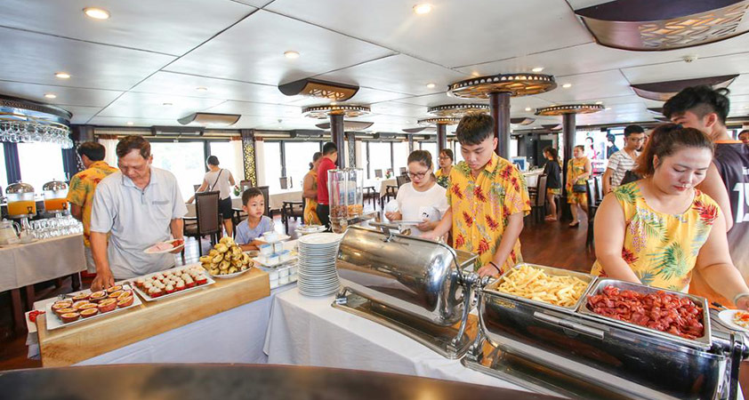 Bữa sáng buffet trên du thuyền Starlight cruise