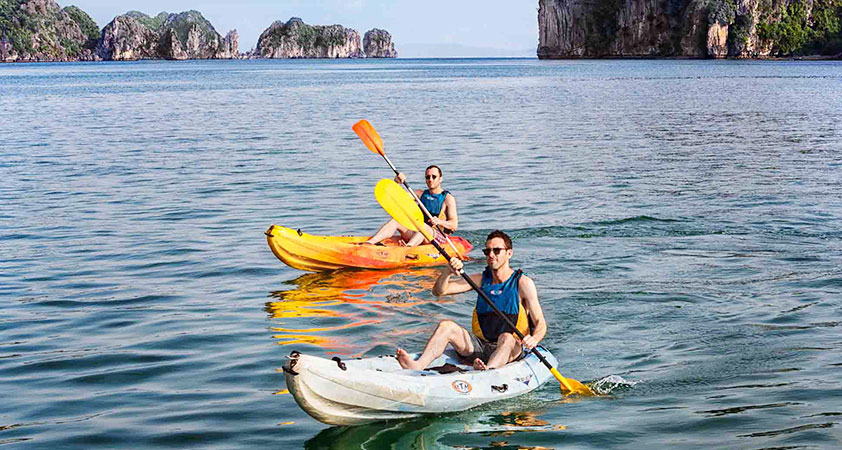 Chèo kayak ở khu vực Hồ Động Tiên
