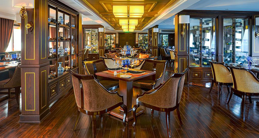 Nhà hàng sang trọng trên du thuyền Paradise Elegance