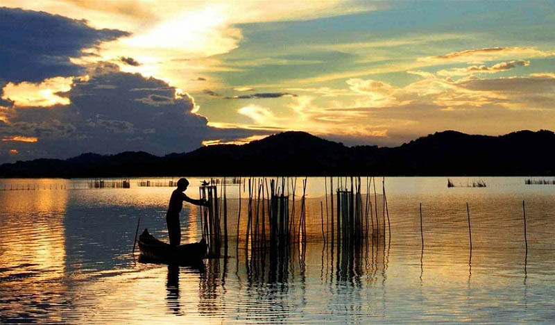 Vẻ đẹp khó cưỡng của Hồ Lắk