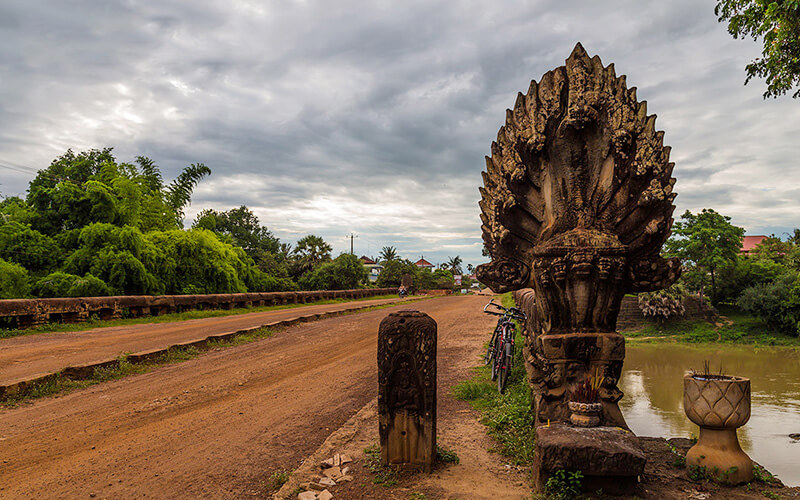 Cây cầu cổ nhất Campuchia Kompong Kdei