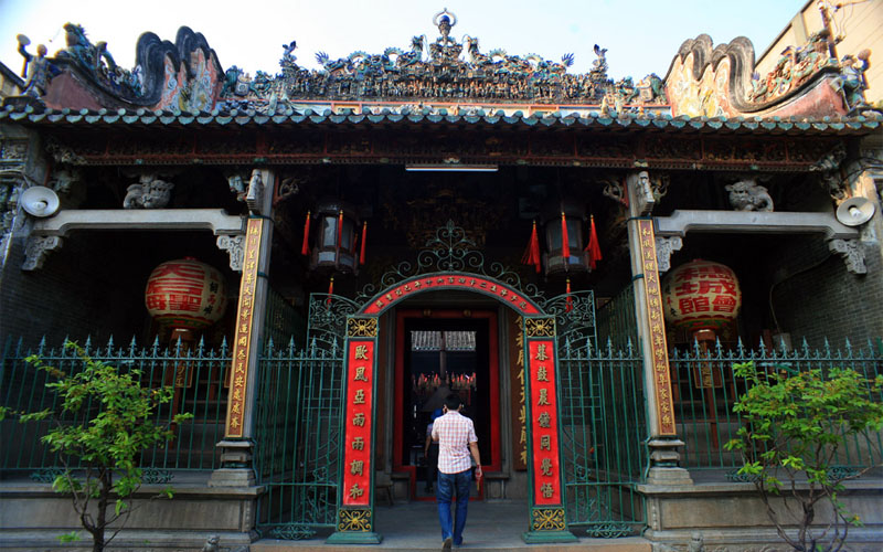 Du khách được đi thăm chùa bà Thiên Hậu - ngôi chùa của người Hoa Kiều