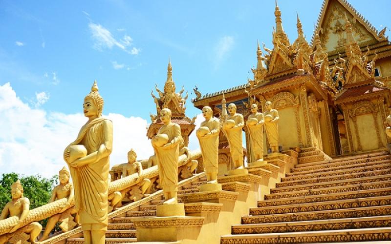 Du khách tham quan Chùa Vàng, Chùa Bạc ở Phnôm Pênh