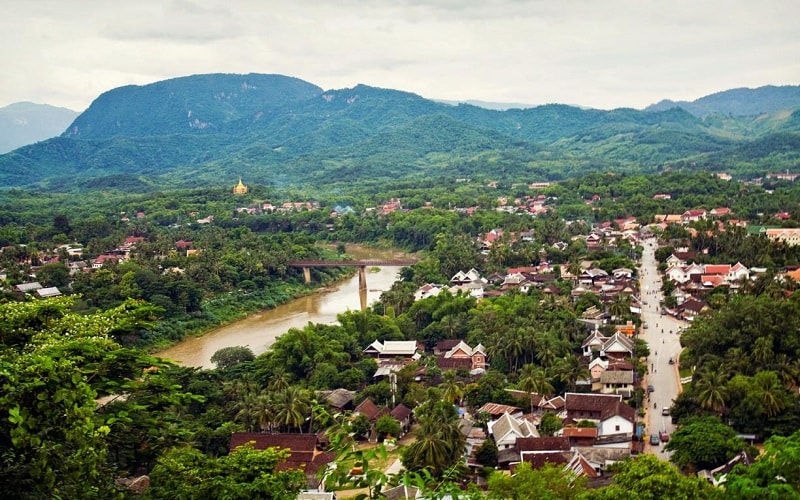 Thành phố Luang Prabang nhìn từ trên cao