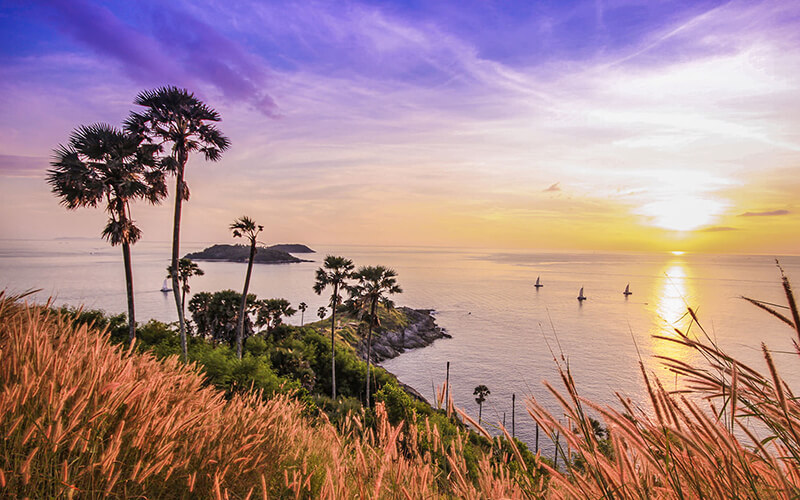 Du khách tham quan Mũi Promthep, ngắm cảnh biển đảo Thái Lan đầy thơ mộng
