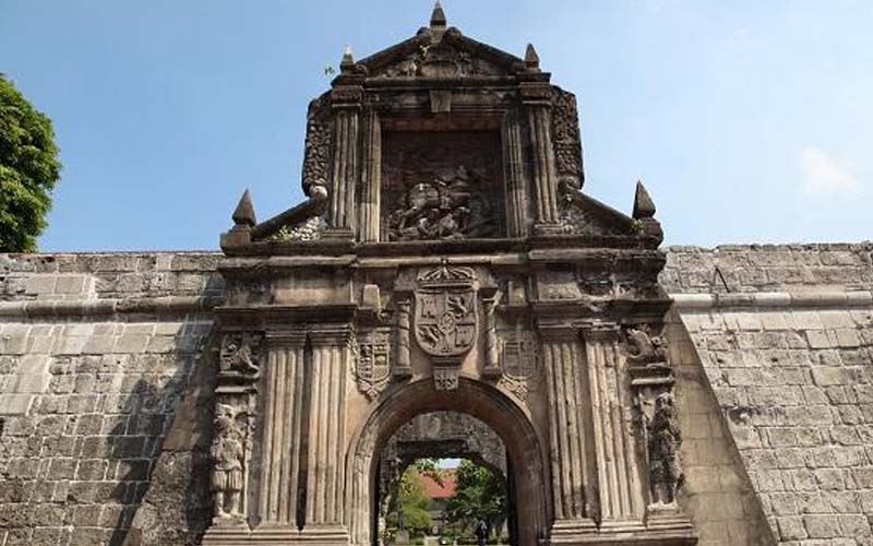 Du khách tới thăm pháo đài Santiago - công trình được Tây Ban Nha xây dựng khi đóng quân tại Philippines