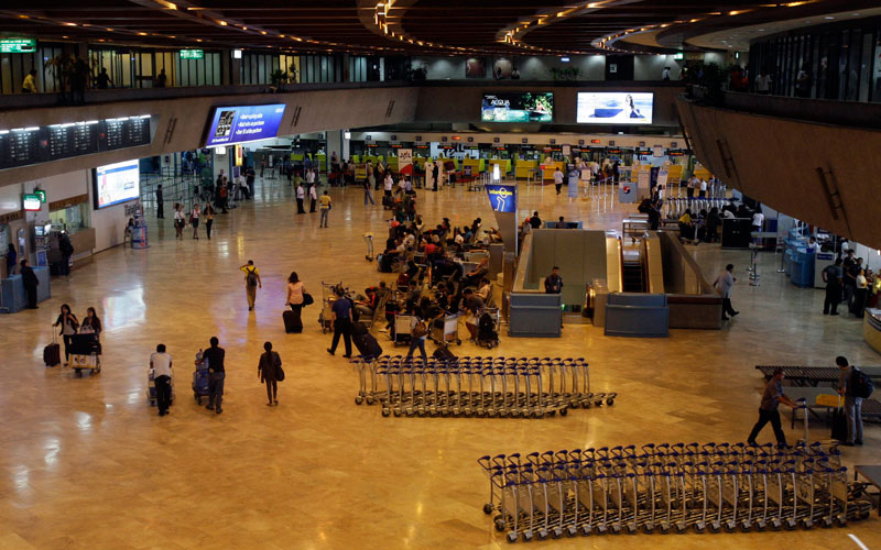 Du khách tới sân bay Manila để làm thủ tục về Việt Nam