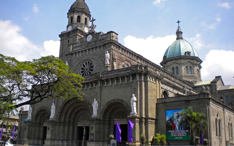 Du khách ghé thăm thành cổ Intramuros giữa lòng thành phố Manila