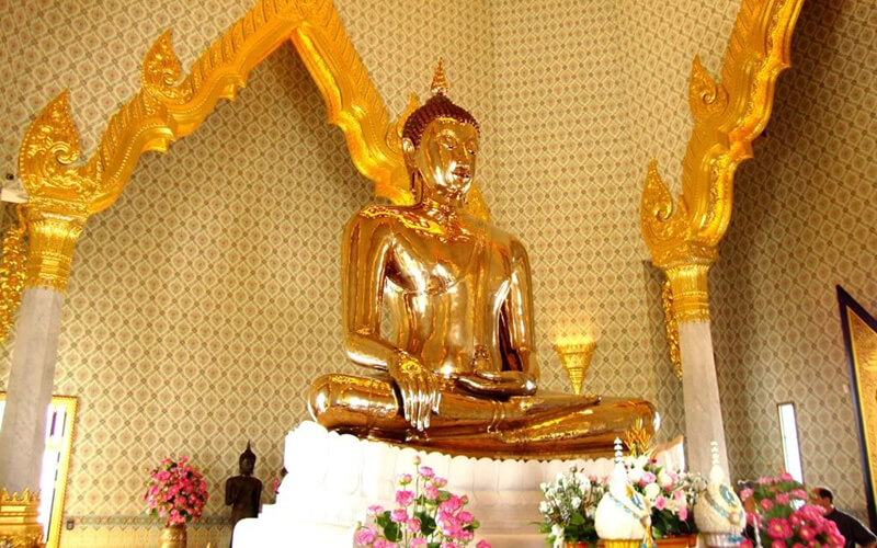 Du khách tham quan Tượng Phật vàng lớn nhất thế giới nằm ở 