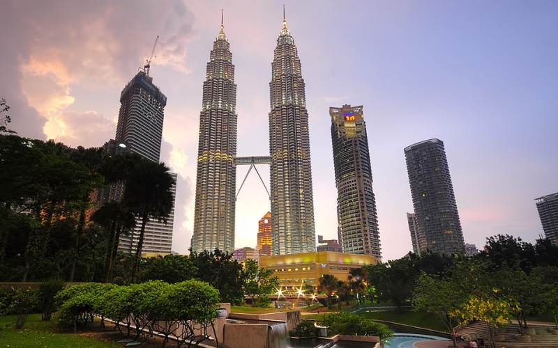 Petronas Twin Towers - biểu tượng của đất nước Malaysia