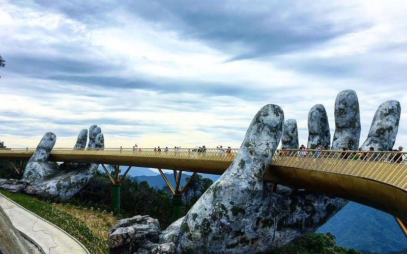 Cầu Vàng Đà Nẵng - Điểm du lịch nổi tiếng mới của Đà Nẵng