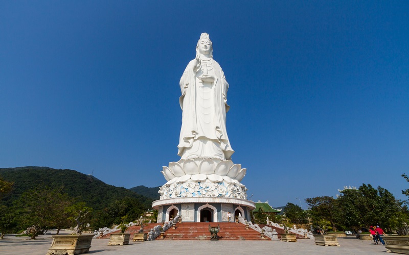 Chùa Linh Ẩn huyền bí với tượng Phật Di Lặc khổng lồ