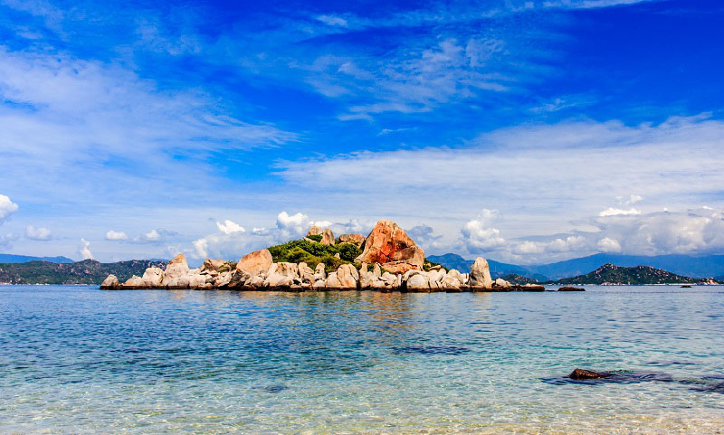 Khám phá vẻ đẹp khó cưỡng của biển đảo Nha Trang