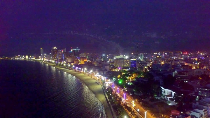 Thành phố Nha Trang lung linh khi màn đêm buông xuống