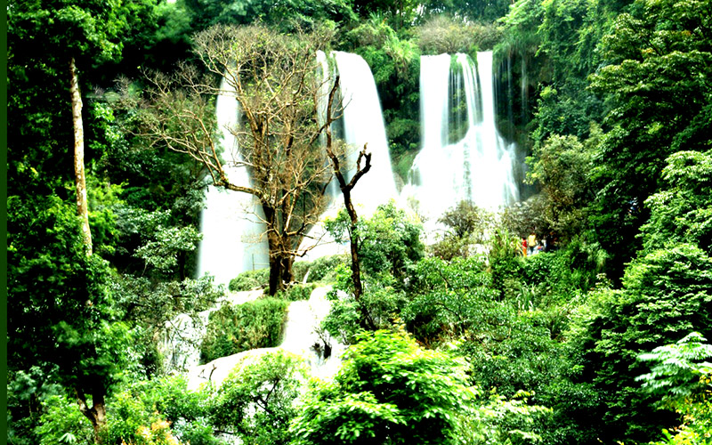 Thiên nhiên hoang sơ của thác Dải Yếm Mộc Châu Sơn La