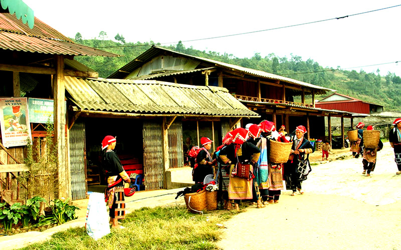 Trang phục đặc sắc của dân tộc Dao đỏ - Tả Phìn Sapa