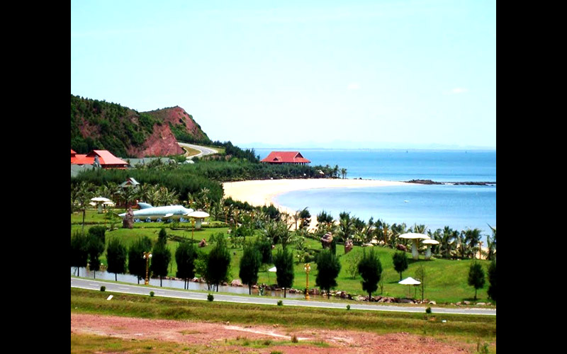 Biển Bãi Lữ Hoang sơ làm mê hoặc du khách