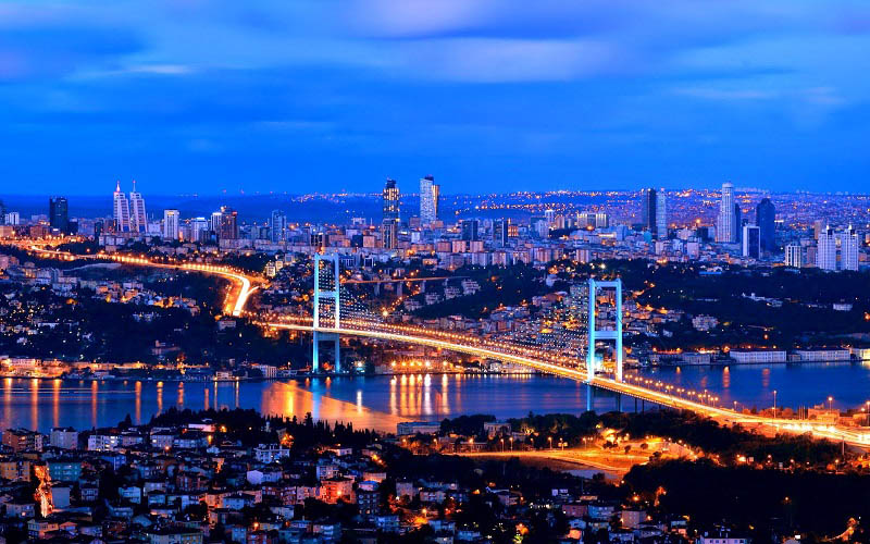 Sự sầm uất và tráng lệ của Istanbul khi màn đêm buông xuống
