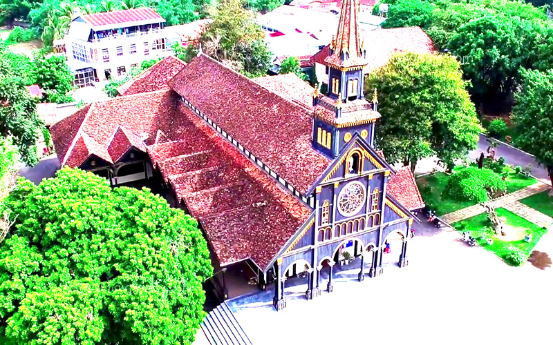 Kiến trúc độc đáo của ngôi nhà thờ gỗ Kon Tum